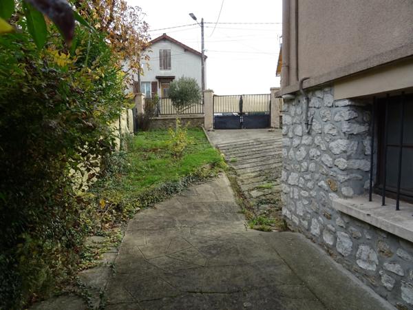 A proximité du Cable (transport)Correspondance ligne 8