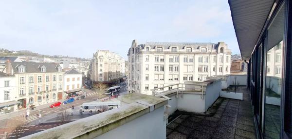 Location Bureau 8 pièces 200 m2 à Rouen