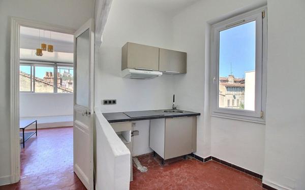 Appartement à vendre    3 pièces • 55 m2 Marseille 6