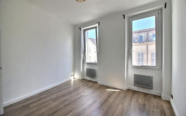 Appartement à vendre    3 pièces • 55 m2 Marseille 6