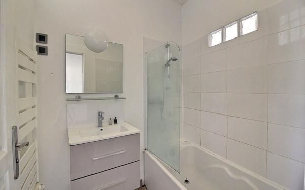 Appartement à vendre    3 pièces • 55 m2 Marseille 6