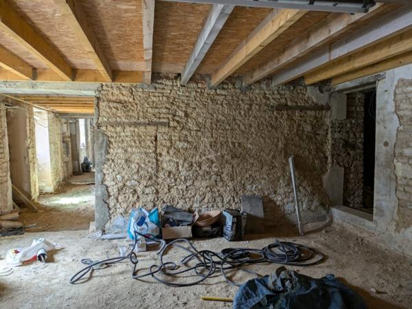 Grande longère et une grange à rénover avec terrain constructible