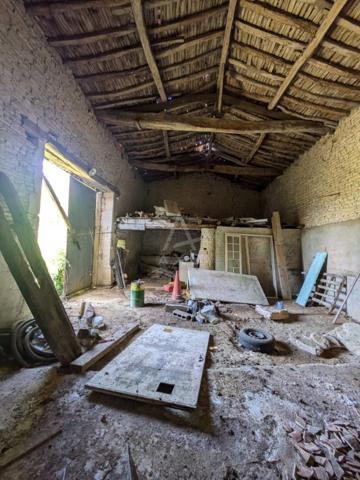 Grande longère et une grange à rénover avec terrain constructible