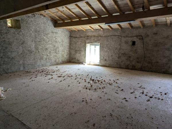 Grande longère et une grange à rénover avec terrain constructible