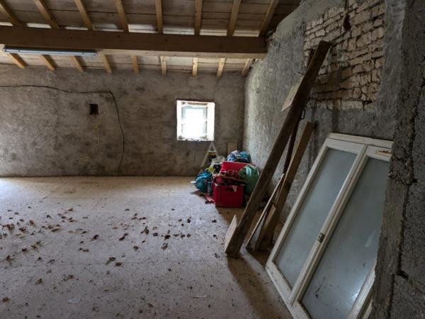 Grande longère et une grange à rénover avec terrain constructible