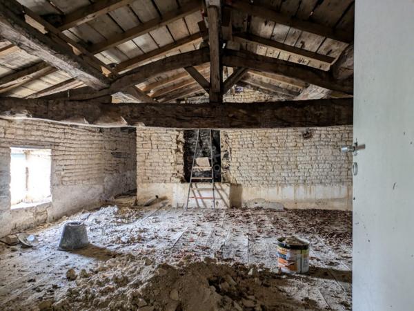 Grande longère et une grange à rénover avec terrain constructible