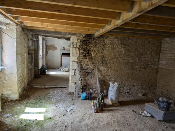 Grande longère et une grange à rénover avec terrain constructible