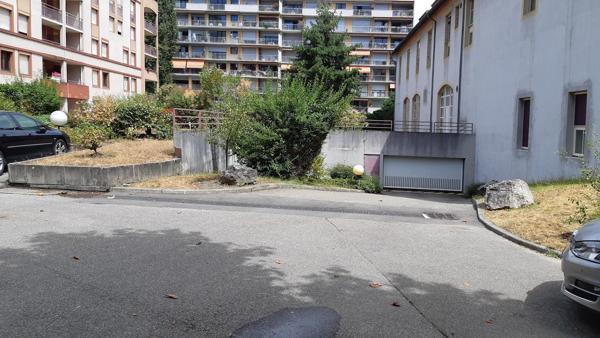 Parking · Location Grenoble (38000)