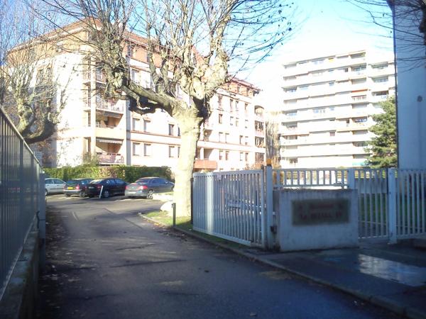 Parking · Location Grenoble (38000)