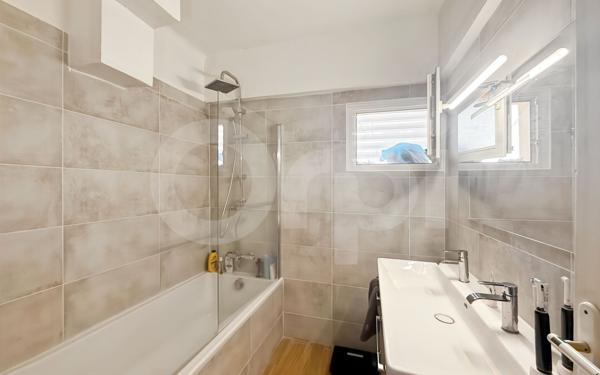 Appartement à louer    3 pièces • 57,39 m2 Hyères