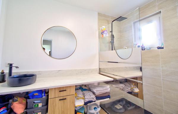 LAYRAC - Maison de plain-pied avec 3 chambres, un dressing, une climatisation, un garage, portail électrique et jardin de 1 210m².