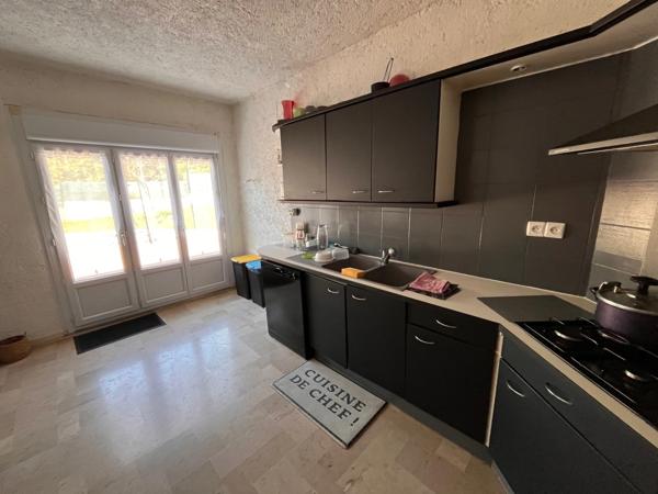 Maison familiale atypique avec grand garage attenant