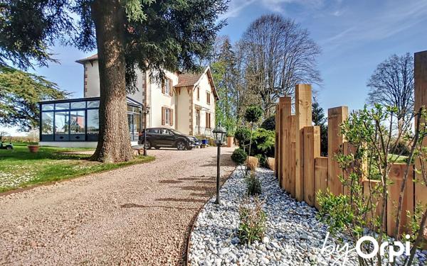 Maison à vendre    8 pièces • 213 m2 Arpheuilles-Saint-Priest