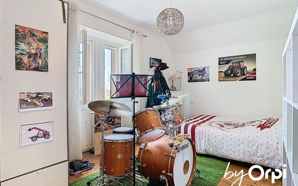 Maison à vendre    8 pièces • 213 m2 Arpheuilles-Saint-Priest