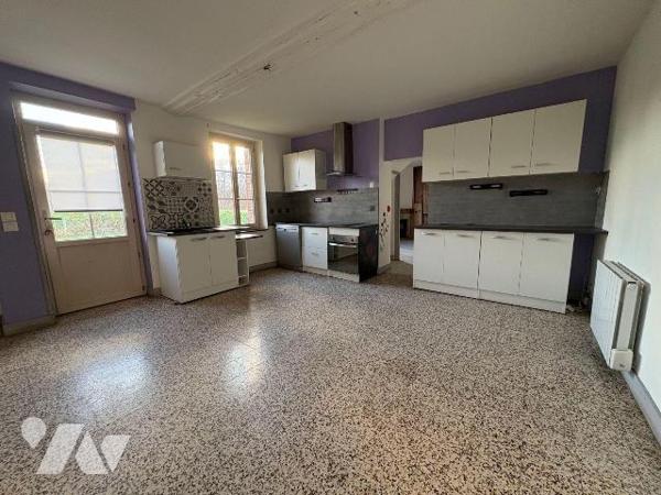 Nichée au c?ur de la Sologne, à Salbris, cette propriété vous invite à découvrir un lieu où la ...