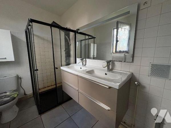 Nichée au c?ur de la Sologne, à Salbris, cette propriété vous invite à découvrir un lieu où la ...