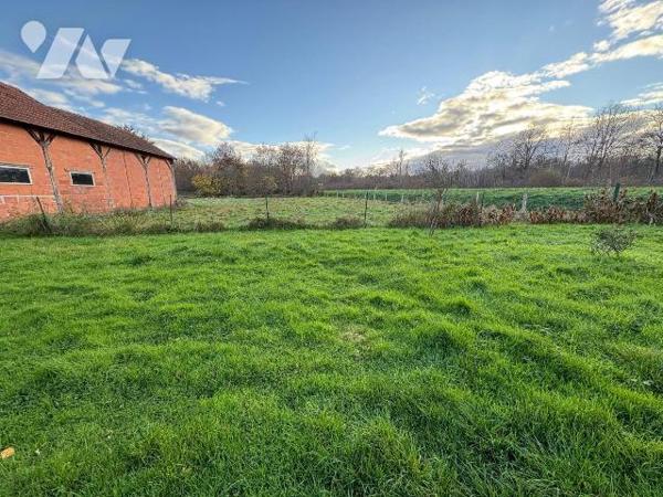 Nichée au c?ur de la Sologne, à Salbris, cette propriété vous invite à découvrir un lieu où la ...