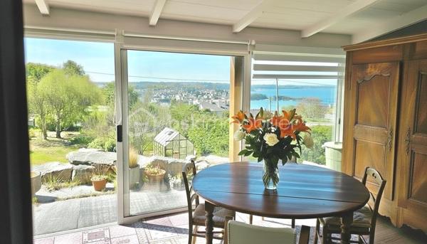 Bâtie sur les Grès Roses dominants d'Erquy, cette belle propriété de 2207 m2, extrêmement bien située, dans un environnement calme et privilégié, bénéficie d'une double exposition Vue Mer. L'une regardant au Sud vers la Baie, la seconde au Nord vers la Côte de Penthièvre.

Lumineuse, faite de grands volumes, cette maison familiale de 236 m2, a été rénovée avec soin. 
L'agencement des pièces réalisé pour permettre une bonne autonomie pour tous, les hautes performances énergétiques Dpe B liées au système de chauffage géothermique et le foyer de cheminée Aasgard optimisent le confort.
Elle se déploie sur 3 niveaux, favorisant les réceptions, tout comme la vie quotidienne. 108 m2 de pièces annexes offrent des espaces de rangements et de services adaptés aux exigences d'une propriété de standing, pour une superficie totale de 344 m2.  

Depuis le hall d’entrée où s'élance un très bel escalier tournant 4/4 menant aux deux autres niveaux de la maison, vous accédez à une grande pièce pouvant éventuellement devenir une salle de sport, ainsi qu’à un bureau, une cuisine aménagée, une salle d'eau, un wc, une buanderie, un garage et une cave à vins.

Le niveau de vie principal, d'une superficie de 132 m2, s'ouvre quant à lui à la hauteur des rochers de grès roses du terrain qui surplombe la baie. Il se compose d'une cuisine équipée, d'un bureau, d'un séjour-salon très lumineux avec cheminée. Cette pièce de 40 m2 se prolongeant sur une vaste véranda de 27 m2 et une terrasse vous permet en toute saison d'apprécier pleinement de la vue panoramique, les couchers de soleil, le charme du lieu. 
Une grande chambre de 17 m2 donne également sur ce paysage magnifique muni d’une porte en fer forgée blanche s’ouvrant sur ce décor. Une salle de bains, un dressing, un toilette avec lave-mains complète ce niveau.

Le troisième niveau propose 3 chambres, une salle d'eau, un wc, une petite cuisine, un bureau de 10 m2 environ qui peut éventuellement devenir une 5 ème chambres.

Les atouts de ce bien :

* Terrain 2207 m2 constructible - Zone UD

* Confortable - Paisible

* Autonomie fonctionnelle permettant d'accueillir famille, amis - Cuisine - Salle d'eau ou bains – WC à chaque niveau

* Maison sécurisée alarme - Portail ouverture automatisée - Interphone - Borne de chargement pour véhicules électriques

* Chauffage géothermie -  Cheminée Aasgard - Dpe B 

* Double accès - l'un vers le port et centre-ville, l'autre vers les plages de sables fin du Lourtuais – Portuais – Guen  

* Terrain piscinable exposé Sud - Dénivelé pouvant permettre une piscine à débordement

* 2 Abris jardin dont un suffisamment grand pour faire un second garage – Serre 

* Proche plages et site naturel du Cap d’Erquy - du Sentier côtiers GR 34 - du Terrain de Tennis – de la Station balnéaire & du Terrain de Golf de Pléneuf-Val-André, l'un des plus beaux parcours de France

Pour visiter cette belle maison prenez dès à présent votre rendez-vous. 
Marie-Thérèse VALLADON - Tel 07 49 72 89 43 - 22800 Quintin 
Disponible du lundi au samedi de 9 heures à 19 heures. 

--