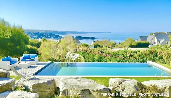 Bâtie sur les Grès Roses dominants d'Erquy, cette belle propriété de 2207 m2, extrêmement bien située, dans un environnement calme et privilégié, bénéficie d'une double exposition Vue Mer. L'une regardant au Sud vers la Baie, la seconde au Nord vers la Côte de Penthièvre.

Lumineuse, faite de grands volumes, cette maison familiale de 236 m2, a été rénovée avec soin. 
L'agencement des pièces réalisé pour permettre une bonne autonomie pour tous, les hautes performances énergétiques Dpe B liées au système de chauffage géothermique et le foyer de cheminée Aasgard optimisent le confort.
Elle se déploie sur 3 niveaux, favorisant les réceptions, tout comme la vie quotidienne. 108 m2 de pièces annexes offrent des espaces de rangements et de services adaptés aux exigences d'une propriété de standing, pour une superficie totale de 344 m2.  

Depuis le hall d’entrée où s'élance un très bel escalier tournant 4/4 menant aux deux autres niveaux de la maison, vous accédez à une grande pièce pouvant éventuellement devenir une salle de sport, ainsi qu’à un bureau, une cuisine aménagée, une salle d'eau, un wc, une buanderie, un garage et une cave à vins.

Le niveau de vie principal, d'une superficie de 132 m2, s'ouvre quant à lui à la hauteur des rochers de grès roses du terrain qui surplombe la baie. Il se compose d'une cuisine équipée, d'un bureau, d'un séjour-salon très lumineux avec cheminée. Cette pièce de 40 m2 se prolongeant sur une vaste véranda de 27 m2 et une terrasse vous permet en toute saison d'apprécier pleinement de la vue panoramique, les couchers de soleil, le charme du lieu. 
Une grande chambre de 17 m2 donne également sur ce paysage magnifique muni d’une porte en fer forgée blanche s’ouvrant sur ce décor. Une salle de bains, un dressing, un toilette avec lave-mains complète ce niveau.

Le troisième niveau propose 3 chambres, une salle d'eau, un wc, une petite cuisine, un bureau de 10 m2 environ qui peut éventuellement devenir une 5 ème chambres.

Les atouts de ce bien :

* Terrain 2207 m2 constructible - Zone UD

* Confortable - Paisible

* Autonomie fonctionnelle permettant d'accueillir famille, amis - Cuisine - Salle d'eau ou bains – WC à chaque niveau

* Maison sécurisée alarme - Portail ouverture automatisée - Interphone - Borne de chargement pour véhicules électriques

* Chauffage géothermie -  Cheminée Aasgard - Dpe B 

* Double accès - l'un vers le port et centre-ville, l'autre vers les plages de sables fin du Lourtuais – Portuais – Guen  

* Terrain piscinable exposé Sud - Dénivelé pouvant permettre une piscine à débordement

* 2 Abris jardin dont un suffisamment grand pour faire un second garage – Serre 

* Proche plages et site naturel du Cap d’Erquy - du Sentier côtiers GR 34 - du Terrain de Tennis – de la Station balnéaire & du Terrain de Golf de Pléneuf-Val-André, l'un des plus beaux parcours de France

Pour visiter cette belle maison prenez dès à présent votre rendez-vous. 
Marie-Thérèse VALLADON - Tel 07 49 72 89 43 - 22800 Quintin 
Disponible du lundi au samedi de 9 heures à 19 heures. 

--