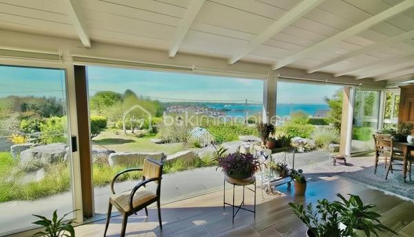 Bâtie sur les Grès Roses dominants d'Erquy, cette belle propriété de 2207 m2, extrêmement bien située, dans un environnement calme et privilégié, bénéficie d'une double exposition Vue Mer. L'une regardant au Sud vers la Baie, la seconde au Nord vers la Côte de Penthièvre.

Lumineuse, faite de grands volumes, cette maison familiale de 236 m2, a été rénovée avec soin. 
L'agencement des pièces réalisé pour permettre une bonne autonomie pour tous, les hautes performances énergétiques Dpe B liées au système de chauffage géothermique et le foyer de cheminée Aasgard optimisent le confort.
Elle se déploie sur 3 niveaux, favorisant les réceptions, tout comme la vie quotidienne. 108 m2 de pièces annexes offrent des espaces de rangements et de services adaptés aux exigences d'une propriété de standing, pour une superficie totale de 344 m2.  

Depuis le hall d’entrée où s'élance un très bel escalier tournant 4/4 menant aux deux autres niveaux de la maison, vous accédez à une grande pièce pouvant éventuellement devenir une salle de sport, ainsi qu’à un bureau, une cuisine aménagée, une salle d'eau, un wc, une buanderie, un garage et une cave à vins.

Le niveau de vie principal, d'une superficie de 132 m2, s'ouvre quant à lui à la hauteur des rochers de grès roses du terrain qui surplombe la baie. Il se compose d'une cuisine équipée, d'un bureau, d'un séjour-salon très lumineux avec cheminée. Cette pièce de 40 m2 se prolongeant sur une vaste véranda de 27 m2 et une terrasse vous permet en toute saison d'apprécier pleinement de la vue panoramique, les couchers de soleil, le charme du lieu. 
Une grande chambre de 17 m2 donne également sur ce paysage magnifique muni d’une porte en fer forgée blanche s’ouvrant sur ce décor. Une salle de bains, un dressing, un toilette avec lave-mains complète ce niveau.

Le troisième niveau propose 3 chambres, une salle d'eau, un wc, une petite cuisine, un bureau de 10 m2 environ qui peut éventuellement devenir une 5 ème chambres.

Les atouts de ce bien :

* Terrain 2207 m2 constructible - Zone UD

* Confortable - Paisible

* Autonomie fonctionnelle permettant d'accueillir famille, amis - Cuisine - Salle d'eau ou bains – WC à chaque niveau

* Maison sécurisée alarme - Portail ouverture automatisée - Interphone - Borne de chargement pour véhicules électriques

* Chauffage géothermie -  Cheminée Aasgard - Dpe B 

* Double accès - l'un vers le port et centre-ville, l'autre vers les plages de sables fin du Lourtuais – Portuais – Guen  

* Terrain piscinable exposé Sud - Dénivelé pouvant permettre une piscine à débordement

* 2 Abris jardin dont un suffisamment grand pour faire un second garage – Serre 

* Proche plages et site naturel du Cap d’Erquy - du Sentier côtiers GR 34 - du Terrain de Tennis – de la Station balnéaire & du Terrain de Golf de Pléneuf-Val-André, l'un des plus beaux parcours de France

Pour visiter cette belle maison prenez dès à présent votre rendez-vous. 
Marie-Thérèse VALLADON - Tel 07 49 72 89 43 - 22800 Quintin 
Disponible du lundi au samedi de 9 heures à 19 heures. 

--