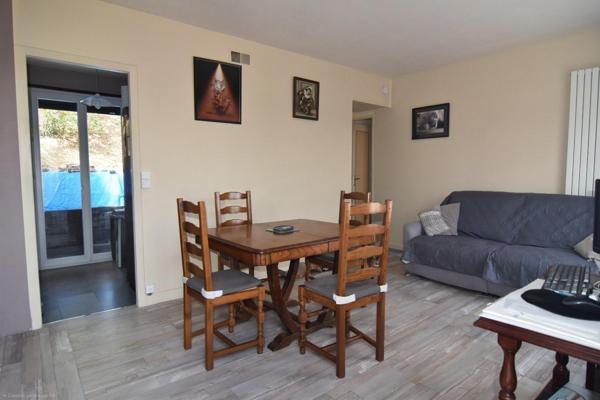 Maison lumineuse avec terrasse et vue dégagée