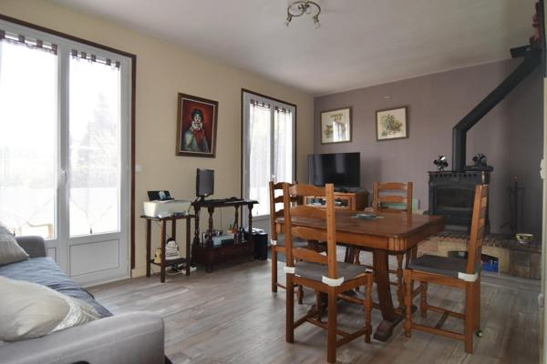 Maison lumineuse avec terrasse et vue dégagée