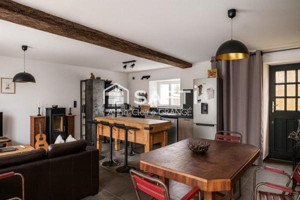 COUP DE CŒUR – MAISON DE BOURG RÉNOVÉE AVEC JARDIN À CRISSÉ (72140)