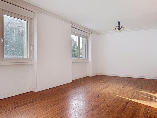 Immeuble à vendre à Briec - local commercial loué et appartement T4 loué avec cave