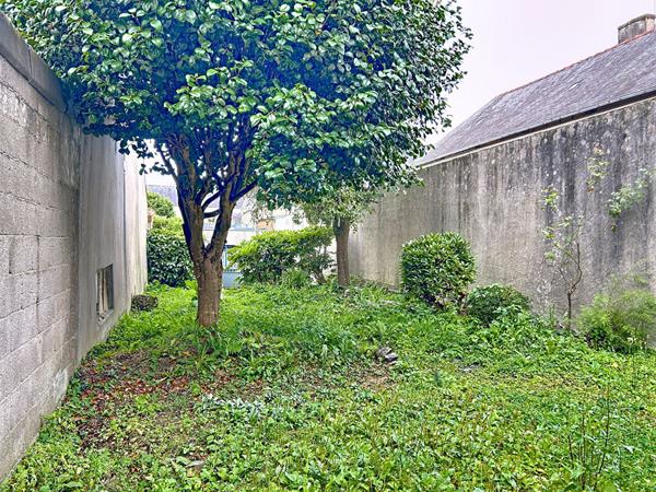 Immeuble à vendre à Briec - local commercial loué et appartement T4 loué avec cave