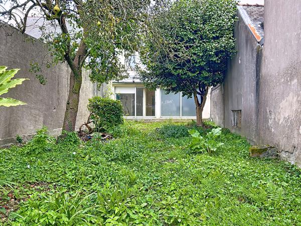 Immeuble à vendre à Briec - local commercial loué et appartement T4 loué avec cave