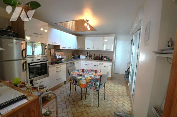 MAISON 2 ou 3 CHAMBRES AVEC BUREAU, JARDIN, VERANDA ET CAVE