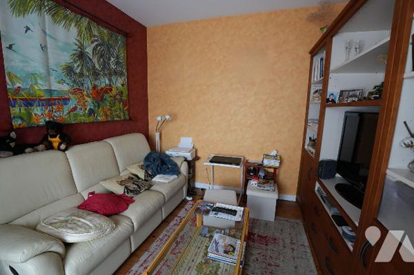 MAISON 2 ou 3 CHAMBRES AVEC BUREAU, JARDIN, VERANDA ET CAVE