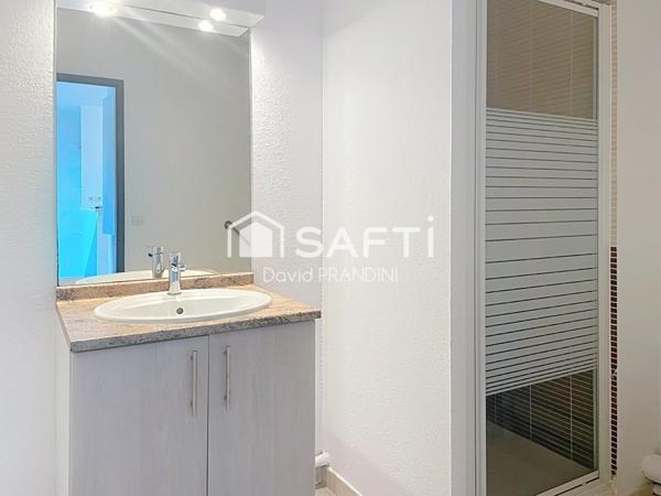 Appartement type 2- terrasse-place de parking privative et ascenseur