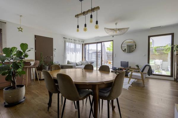 Maison moderne 4 chambres à Mérignac, 110 m²