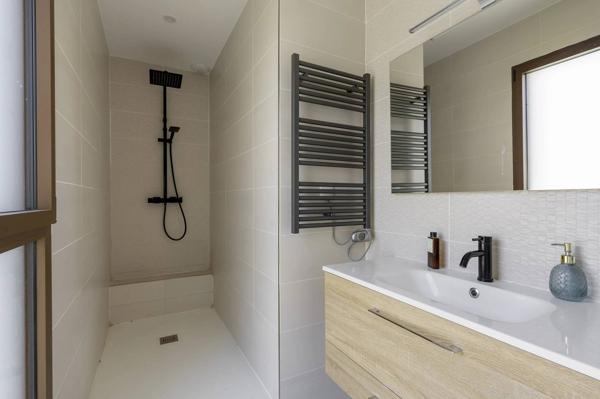 Maison moderne 4 chambres à Mérignac, 110 m²