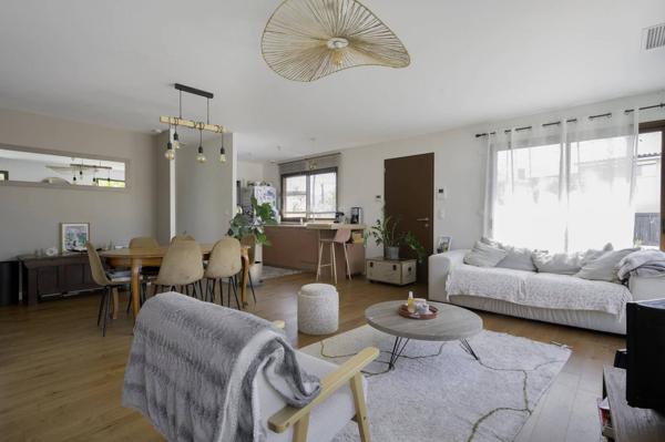 Maison moderne 4 chambres à Mérignac, 110 m²