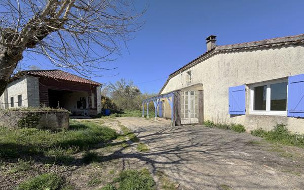 LAROQUE TIMBAUT - Maison en pierre de 123 m² avec 3 chambres et dépendance sur terrain clôturé d'environ de 930 m²