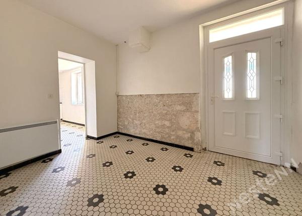 LAROQUE TIMBAUT - Maison en pierre de 123 m² avec 3 chambres et dépendance sur terrain clôturé d'environ de 930 m²