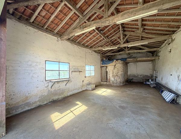LAROQUE TIMBAUT - Maison en pierre de 123 m² avec 3 chambres et dépendance sur terrain clôturé d'environ de 930 m²