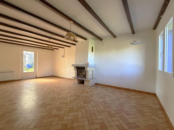 LAROQUE TIMBAUT - Maison en pierre de 123 m² avec 3 chambres et dépendance sur terrain clôturé d'environ de 930 m²