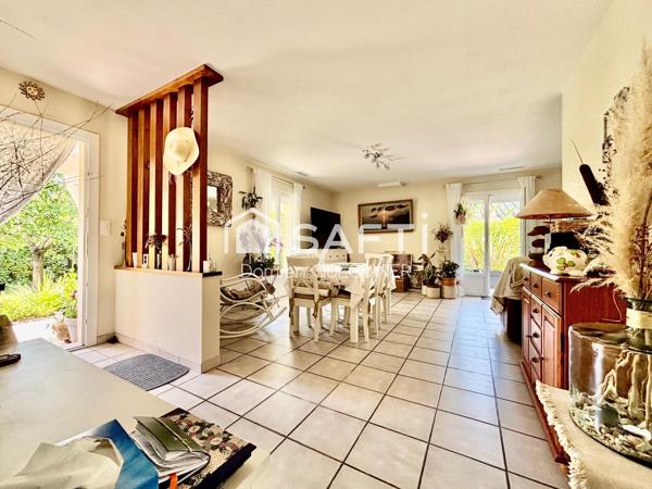 Maison 4 chambres , piscine , beau jardin , garage