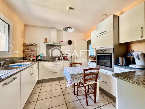 Maison 4 chambres , piscine , beau jardin , garage