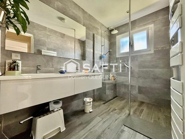 Maison 4 chambres , piscine , beau jardin , garage