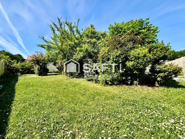 Maison 4 chambres , piscine , beau jardin , garage
