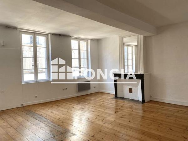 Location Appartement 2 pièces 67.4 m² - 56 RUE DES MERCIERS La Rochelle 17000