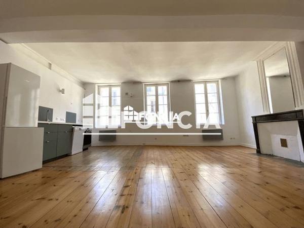 Location Appartement 2 pièces 67.4 m² - 56 RUE DES MERCIERS La Rochelle 17000