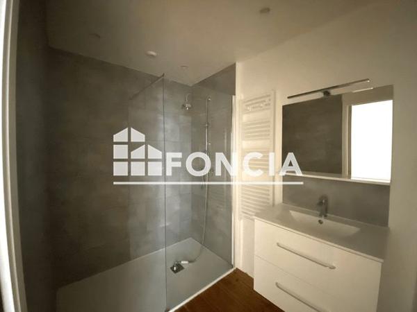 Location Appartement 2 pièces 67.4 m² - 56 RUE DES MERCIERS La Rochelle 17000