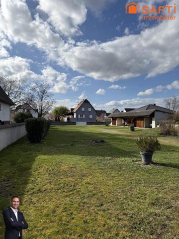 Superbe terrain constructible de 8 ares avec une dépendance, libre de constructeur et hors lotissement !