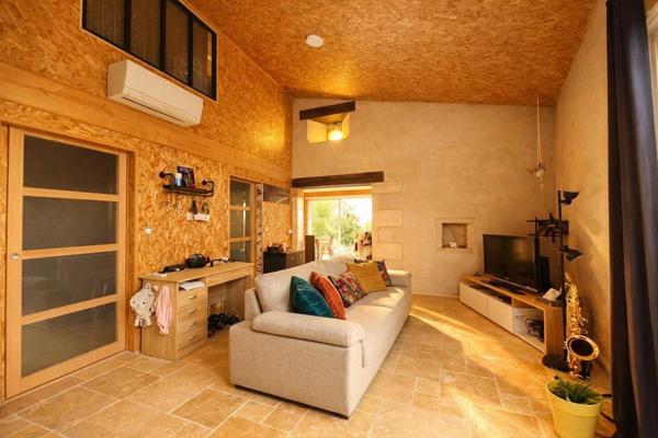 Charmante maison T3 en pierre et bois, deux chambres, dressing, jardin et garage