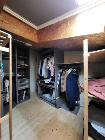 Charmante maison T3 en pierre et bois, deux chambres, dressing, jardin et garage
